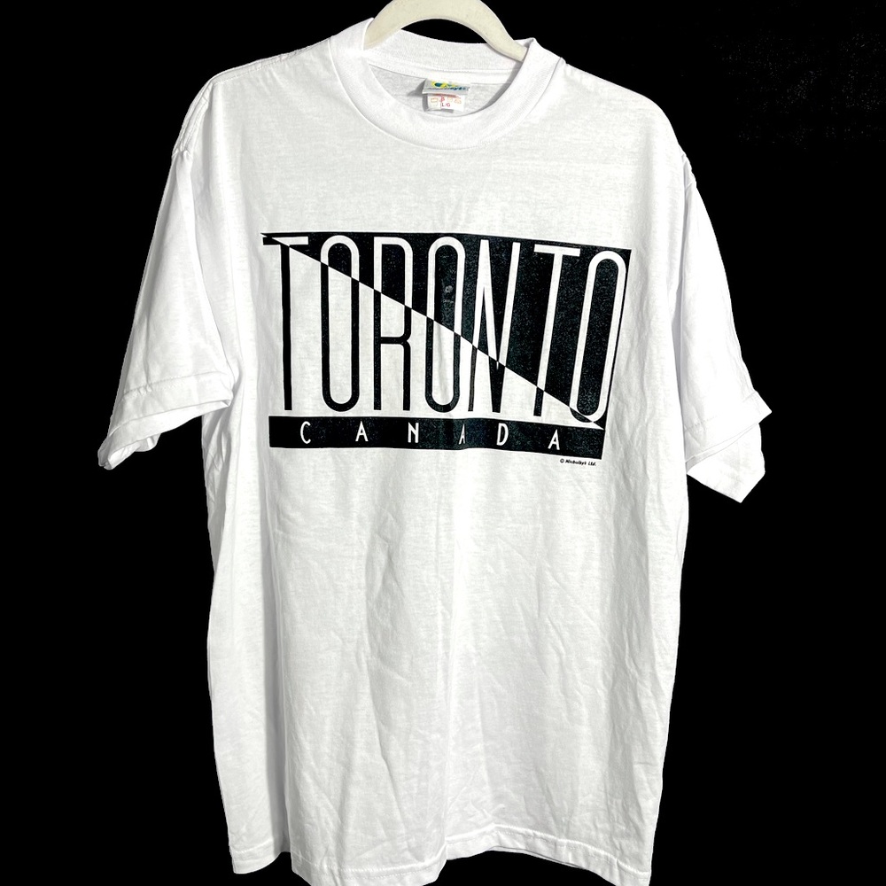 Nicholby’s Canada gift shop Toronto T-shirt L
